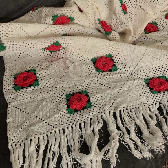 Handmade Crochet Blanket with Red Floral Design - Picture 4 of 11